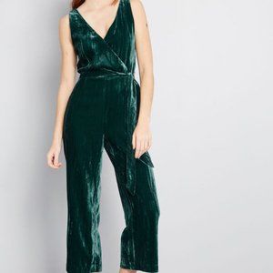 NWT BB Dakota faux velvet green jumpsuit, size 8
